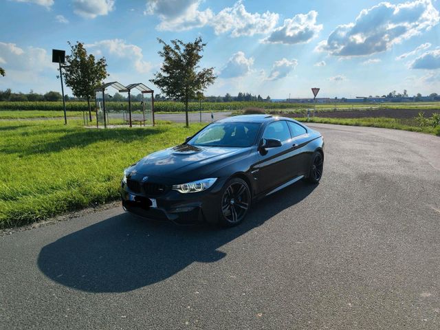 BMW M4 F82 Schalter 2.Hd -H&K -HUD -DE Fzg...