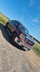 GMC Sierra 1500 Pick Up Truck V8 - GMC Sierra SUV