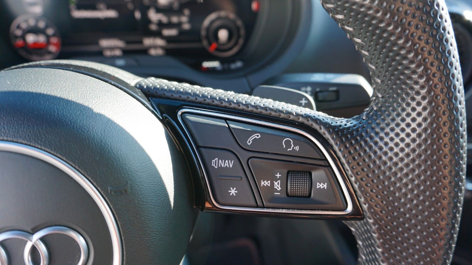 Fahrzeugabbildung Audi S3 Lim. 2.0 TFSI quattro Navi Kamera B&O Pano
