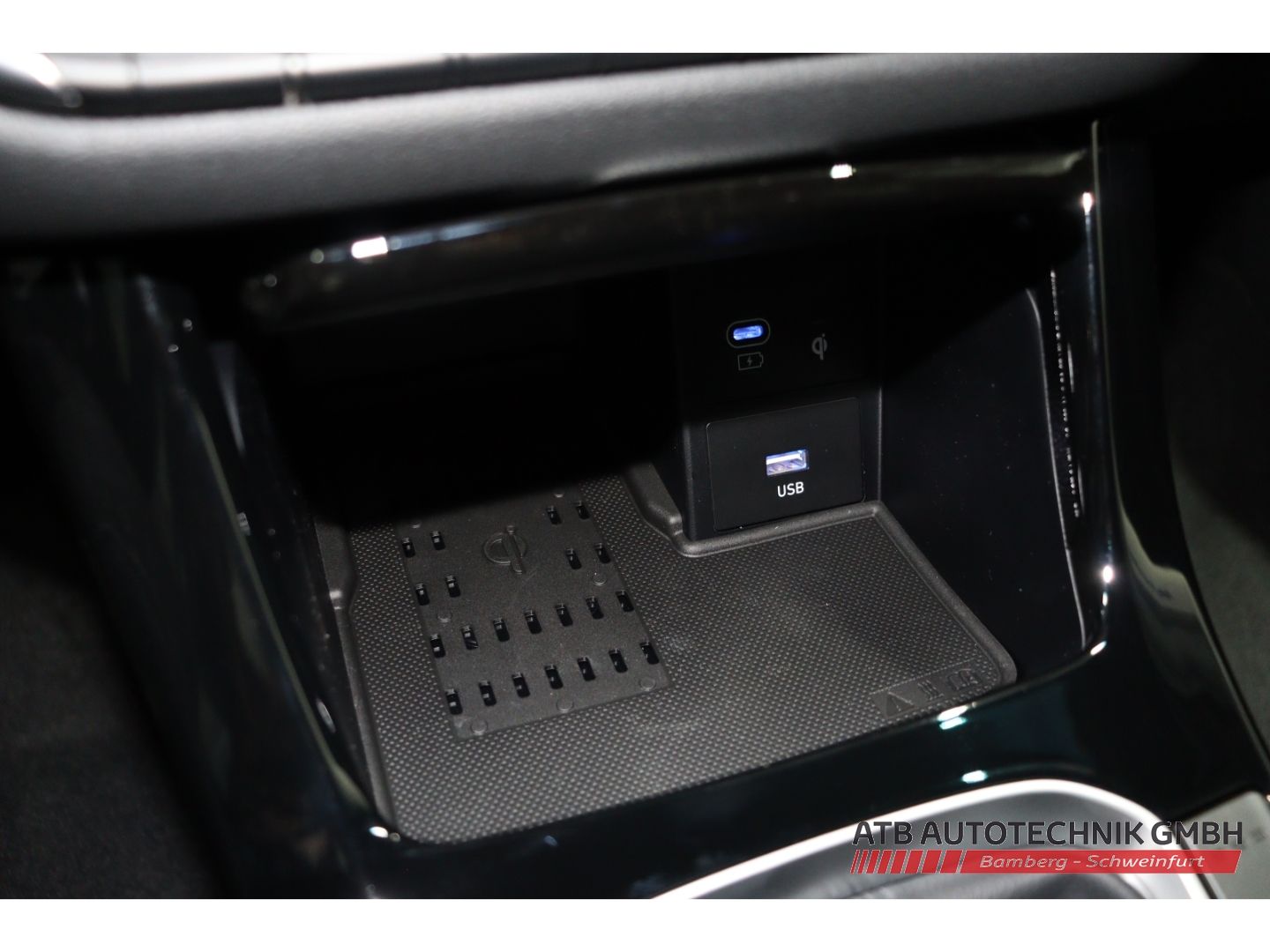 Fahrzeugabbildung Hyundai i30 Advantage 1.5 T-GDi 48V 140PS M/T Navi LED A