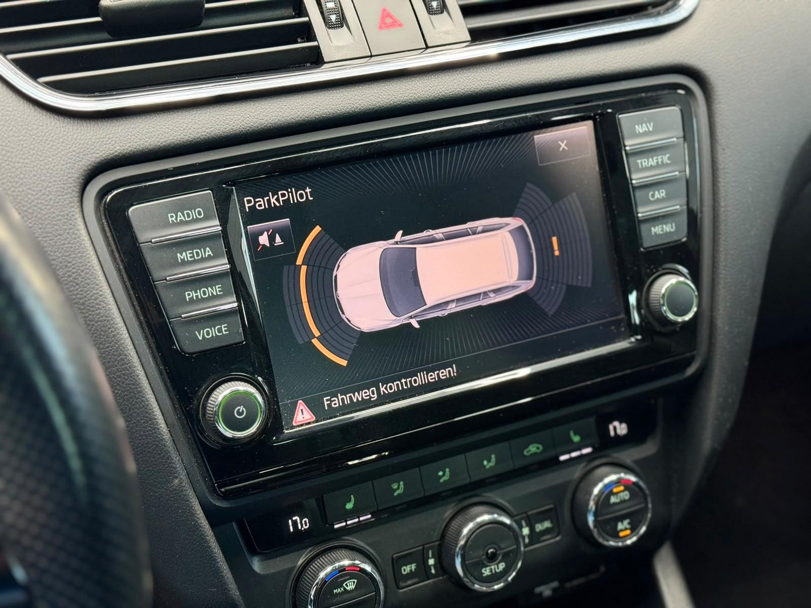 Skoda Octavia Combi RS 220 ch DSG • GPS • CarPlay • Canton • Bi-Xénon • Attelage • Hayon électrique