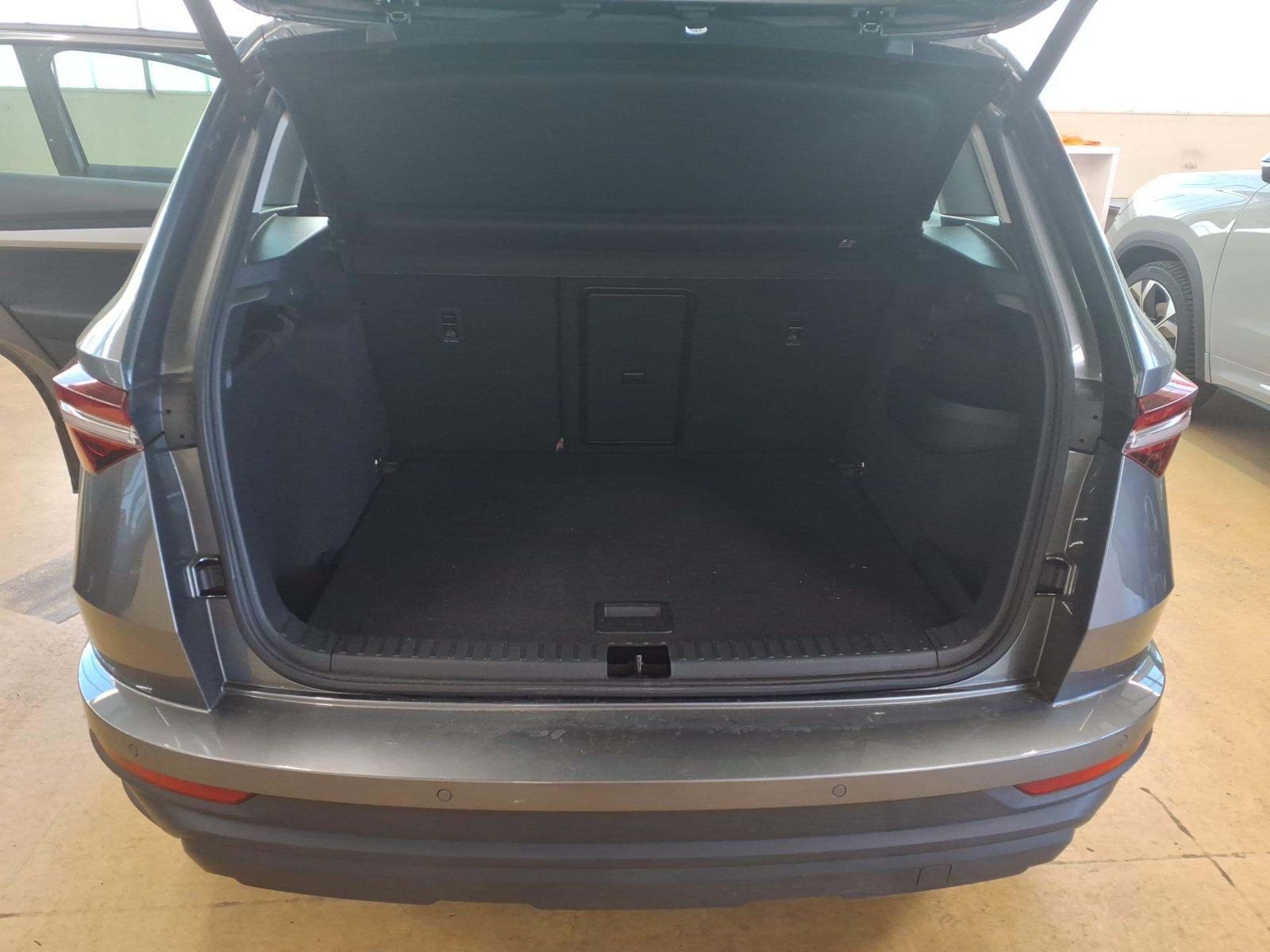 Karoq 2.0 TDI Tour 4x4, AHK, RearView, ACC,Navi,