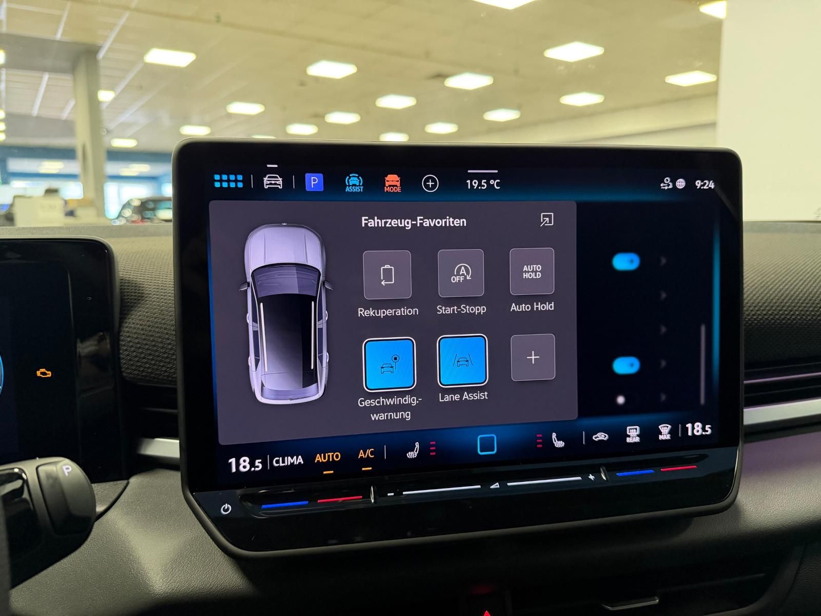Fahrzeugabbildung Volkswagen T-Roc 1.5 eTSI DSG R-Line+AHK+ACC+TOTWINKEL+RFK+