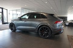AUDI Q8 50 TDI S line | S-Sportsitze | Pano | B&O AUDI Q8 50 TDI S line | S-Sportsitze | Pano | B&O