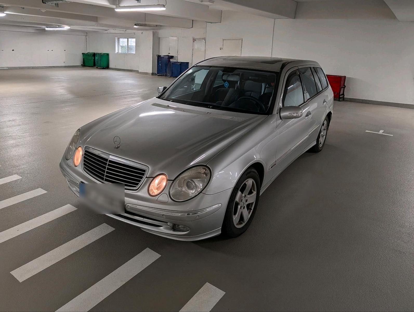 Mercedes-Benz E280 2004 — interior