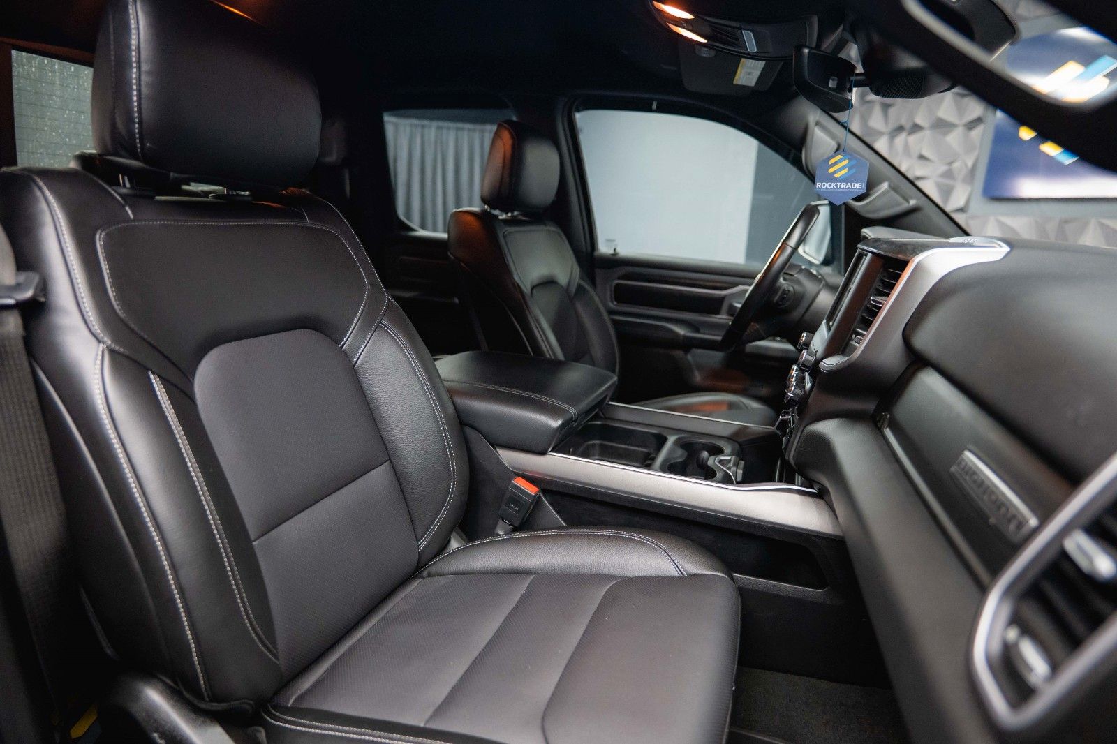 Fahrzeugabbildung Dodge RAM 5.7 V8 HEMI 4x4 OFFROAD Night Limited 19%