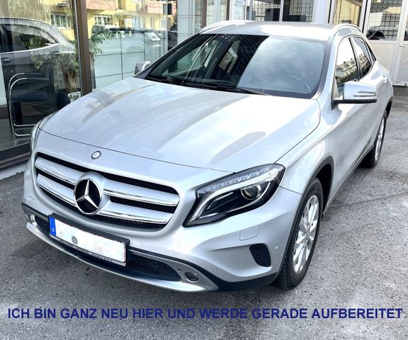 Mercedes-Benz GLA 220 GLA CDI  4Matic*1.Hand*19"AMG*XENON*