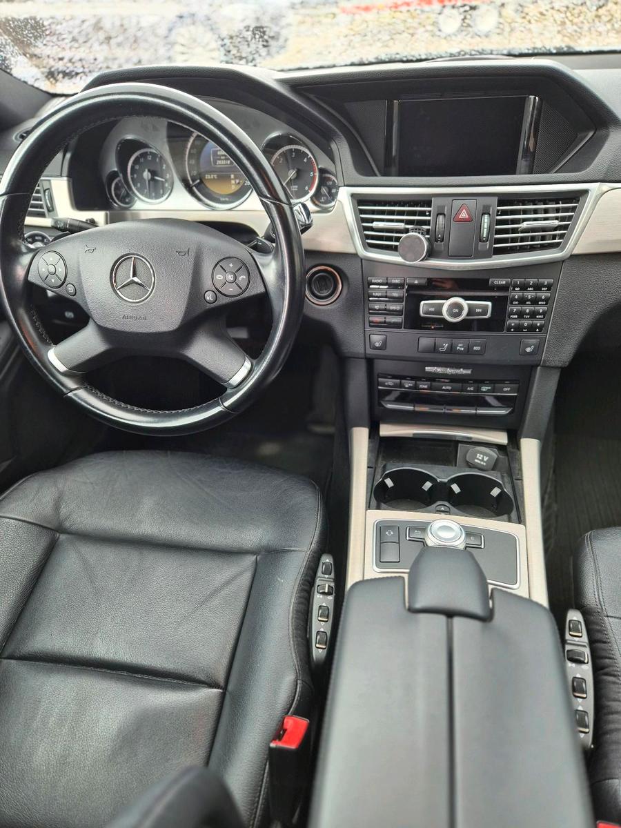 Mercedes-Benz  2011 — photo 15