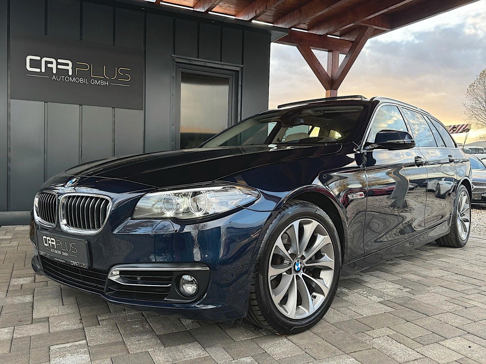 Fahrzeugabbildung BMW 520d Touring Luxury *Pano*Head Up*DAB*H&K*LED*