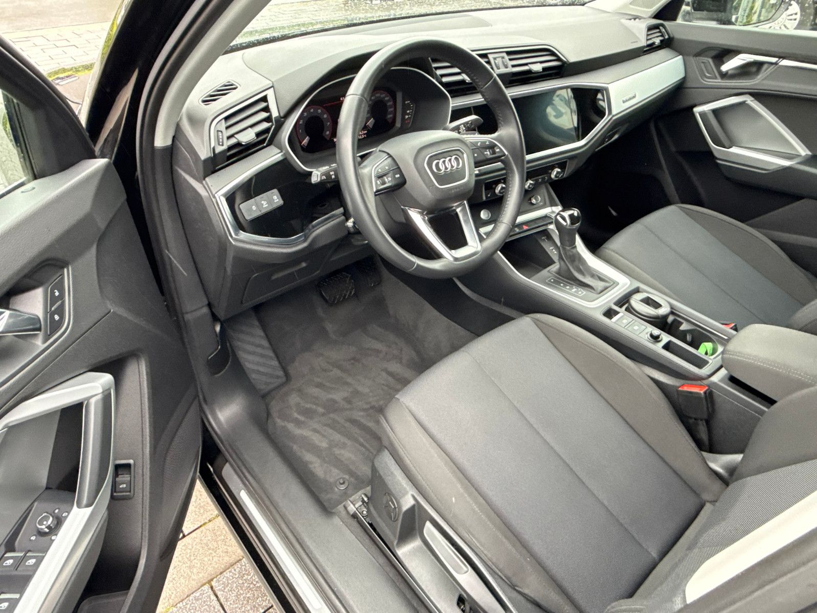 Fahrzeugabbildung Audi Q3 40 TFSI quattro advanced