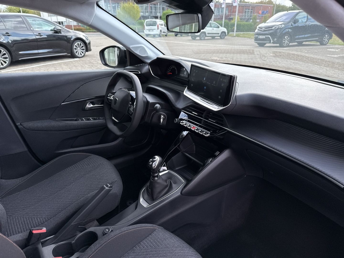 Fahrzeugabbildung Peugeot 208 Style 1.2 PureTech 100 Fahrerprofil DAB SHZ