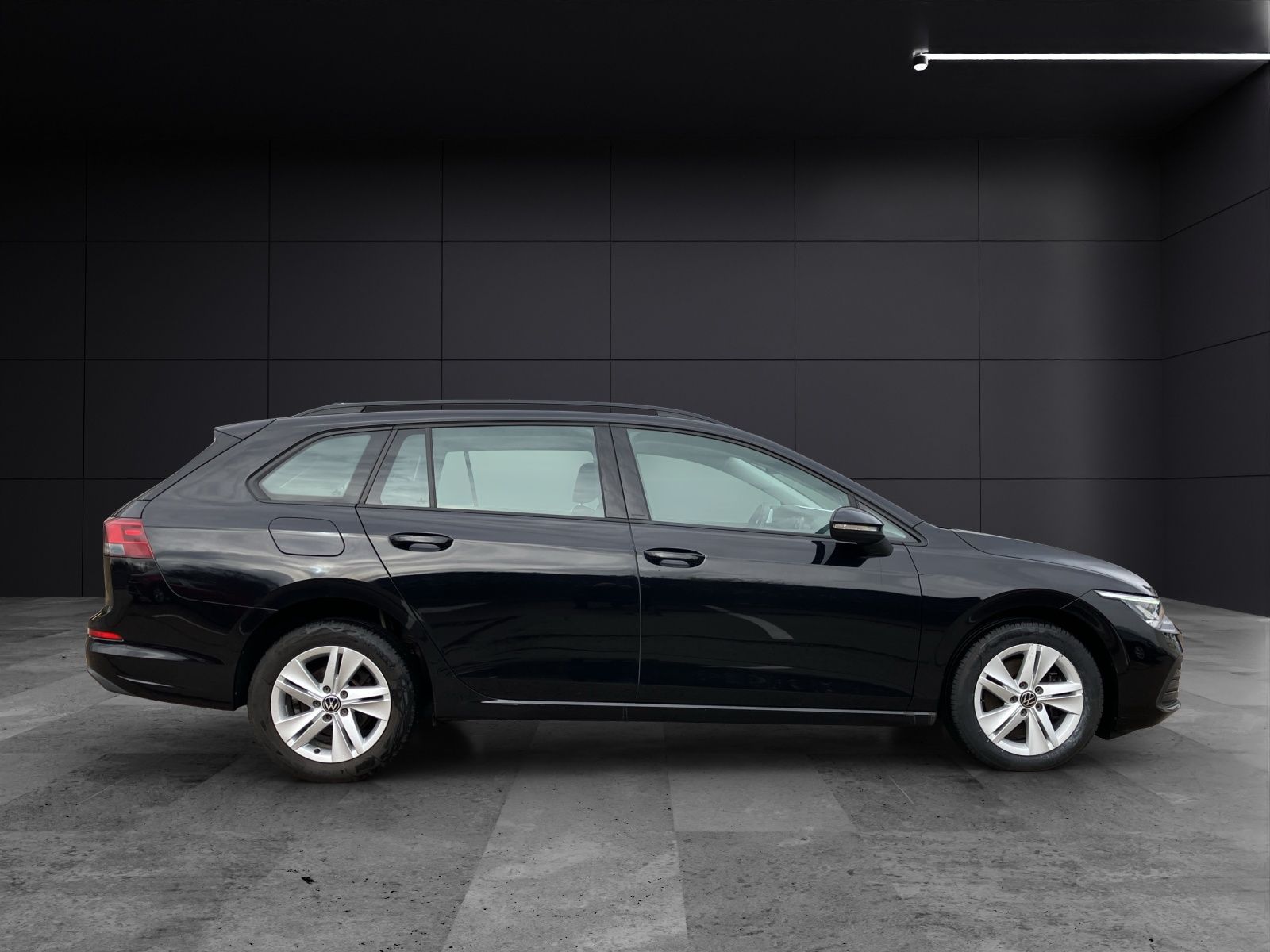 Fahrzeugabbildung Volkswagen Golf VIII Variant Life TDI LED Navi ACC AHK SHZ