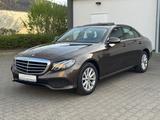 Mercedes-Benz E 200  Lim. Automatik S-Dach Navi Xenon Kamera - Mercedes-Benz E 200 in Düsseldorf