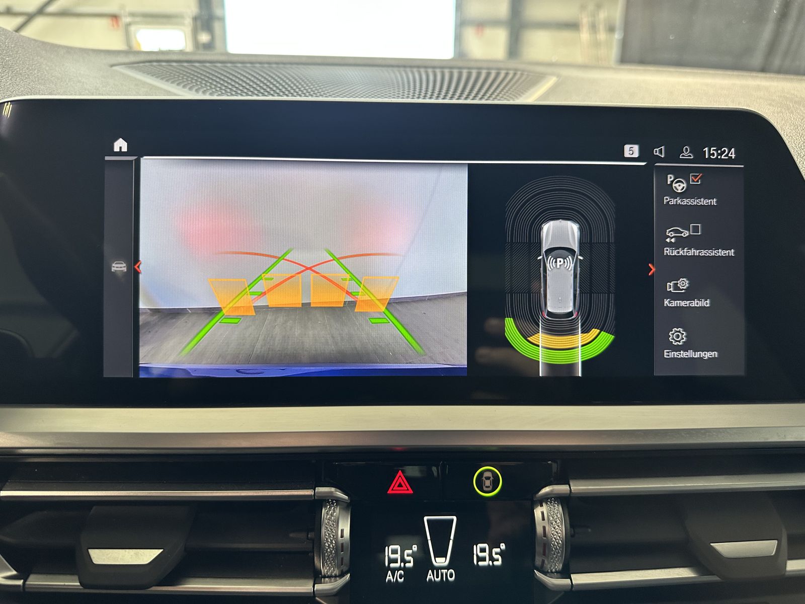 Fahrzeugabbildung BMW 330d Touring xDrive M-Sport NAV+LED+PANO+KAM+1HD