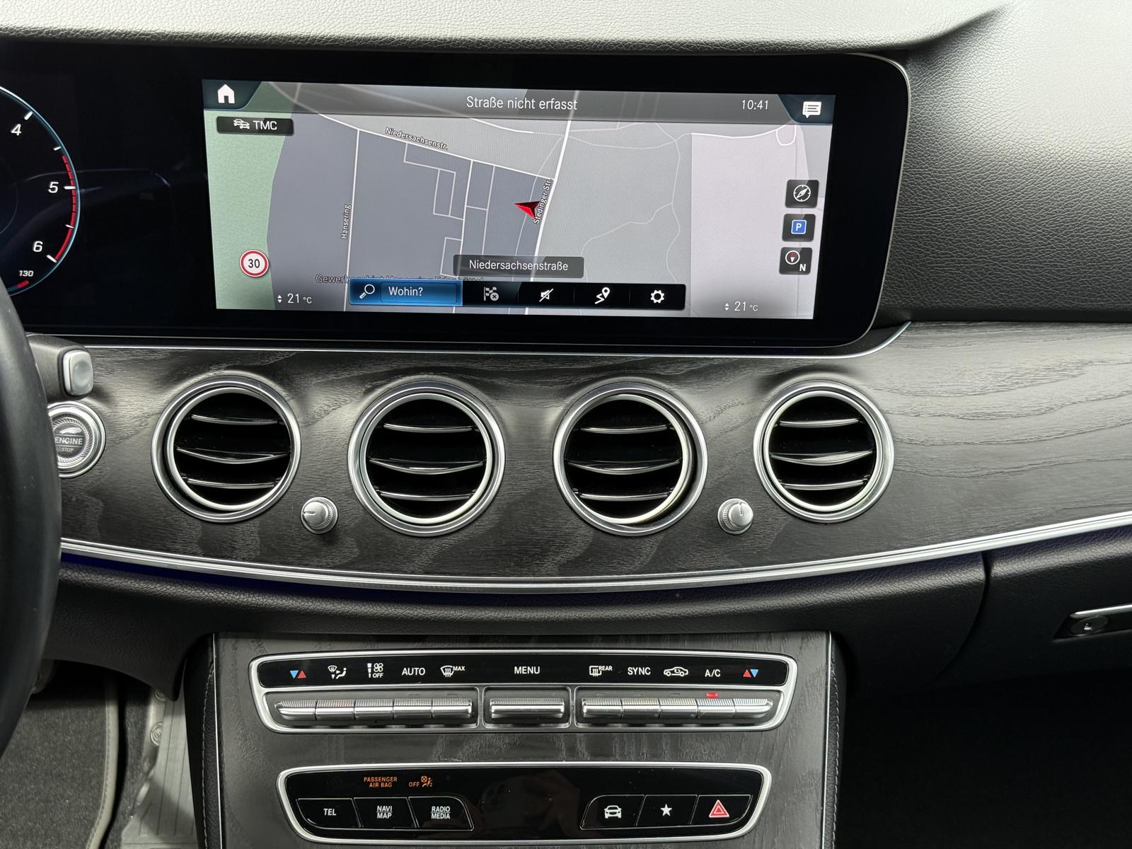 Mercedes-Benz E 200 d,T-M Avantgarde,T-Leder,R-Kam,Ambiente