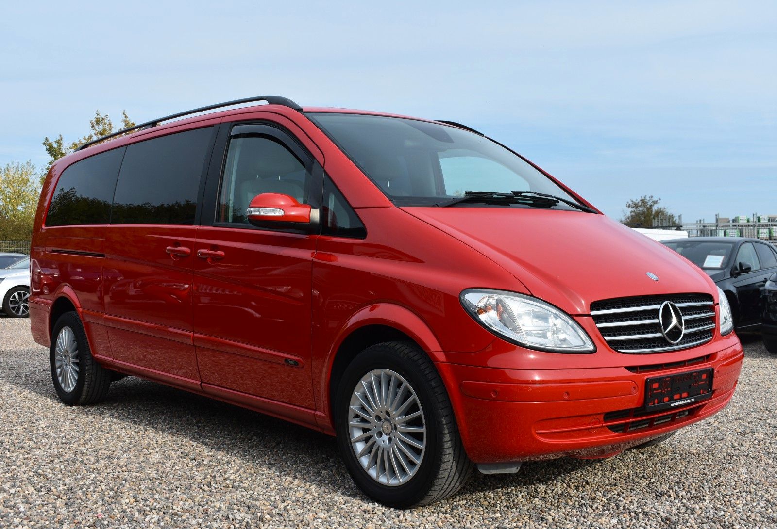 Fahrzeugabbildung Mercedes-Benz Viano 2.2 CDI extralang KLIMA/PDC/AHK/6 Sitze