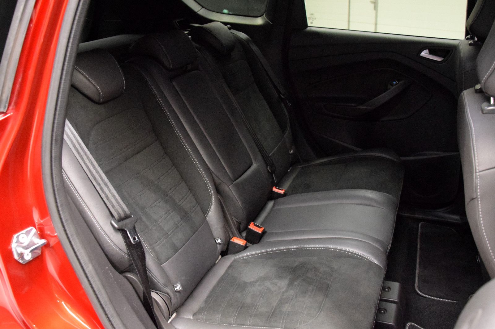 Fahrzeugabbildung Ford Kuga ST-Line Tempomat Kamera PDC Bi-Xenon el.Hkl