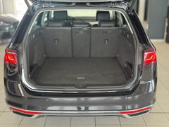 VW Passat Variant Elegance /RFK/ACC/Matrix/AHK