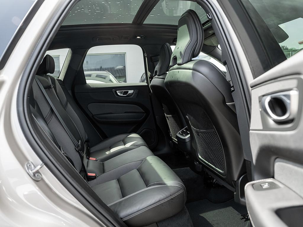 Volvo XC60 B5 AWD Ultimate Dark, миниатюра 4
