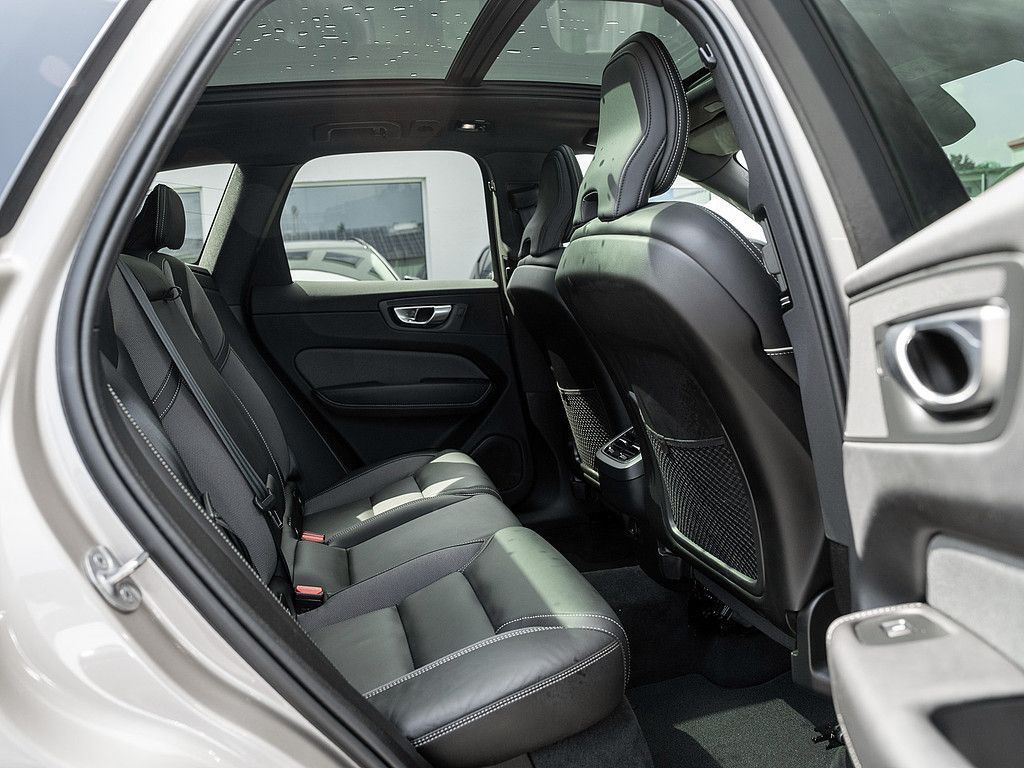 Volvo XC60 B5 AWD Ultimate Dark foto 4