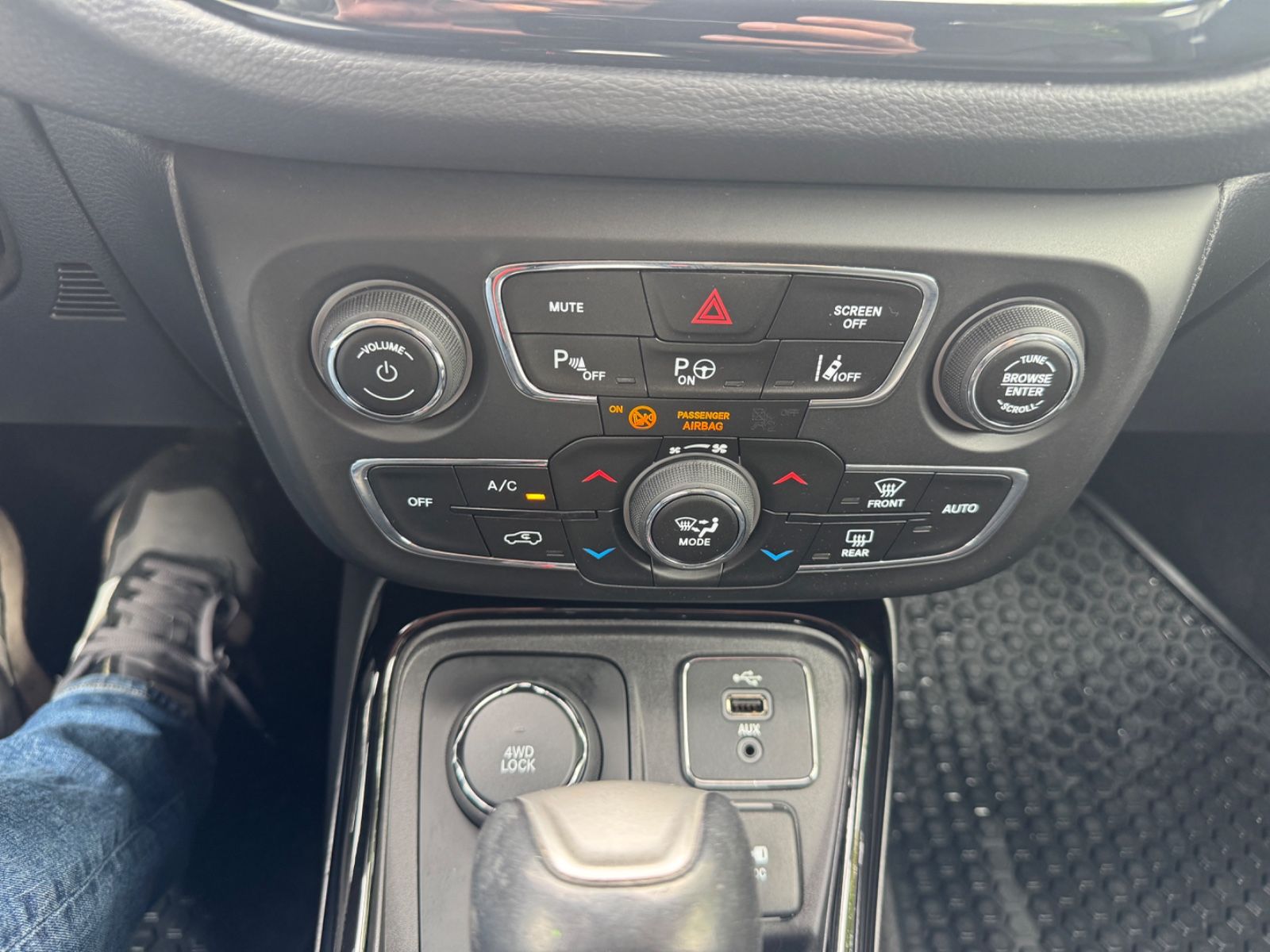 Fahrzeugabbildung Jeep Compass Limited 4WD Leder+Navi+Kamera+ACC