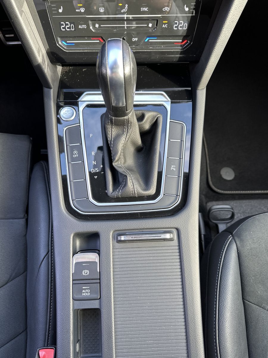 Fahrzeugabbildung Volkswagen Arteon SB 2.0 TDI DSG R-Line NAV+LED+ACC+PANORAM