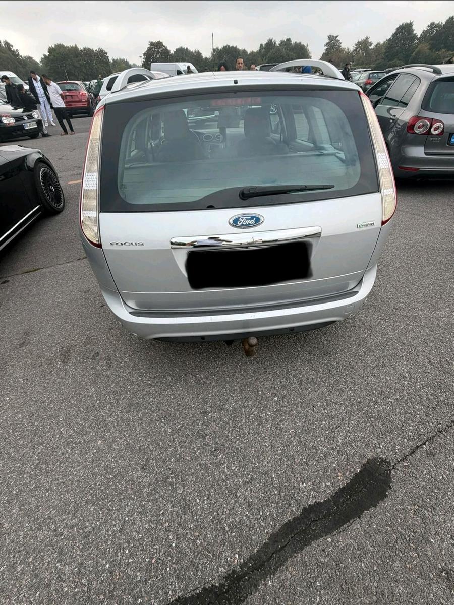 Ford Focus 2009 — rear view