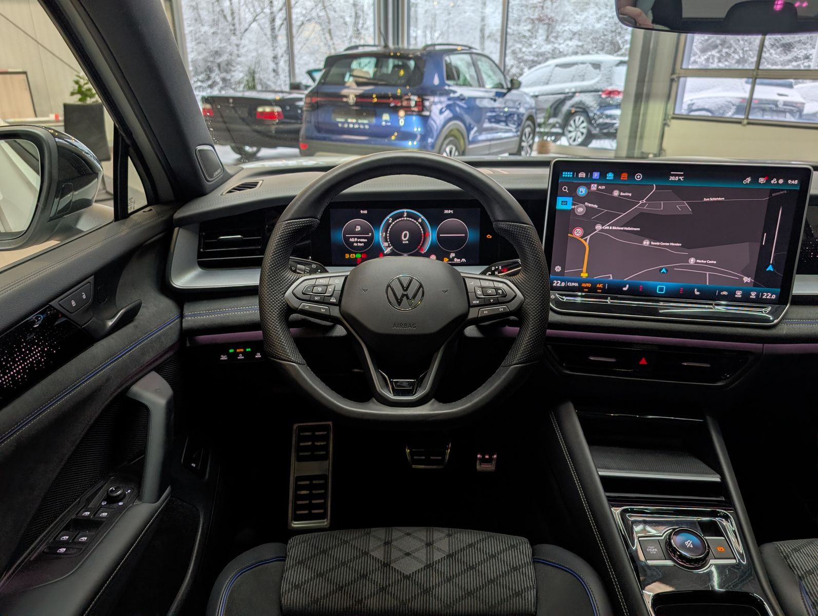 Fahrzeugabbildung Volkswagen Tayron 2.0TDI 4M R-Line Launch Pano Black AHK 20