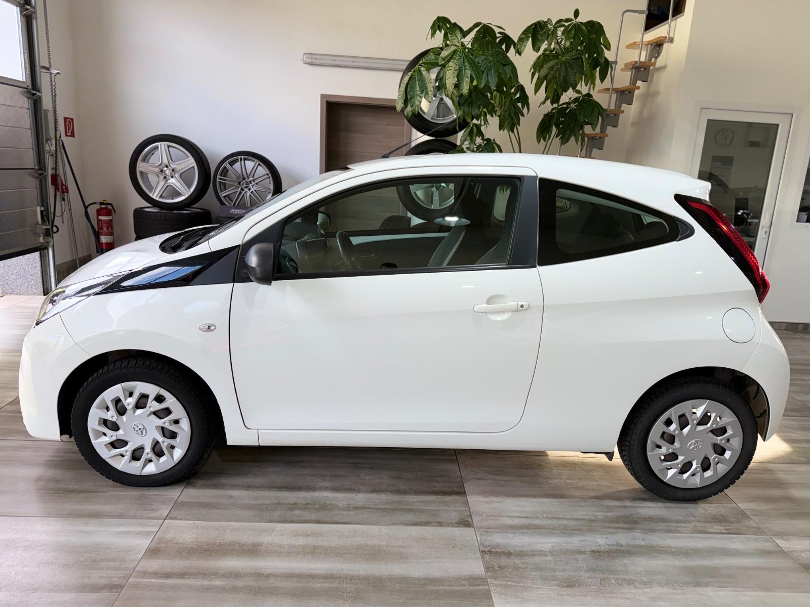 Toyota AYGO x-play *LED*BT*Klima*Tempomat*Lederlenkrad*