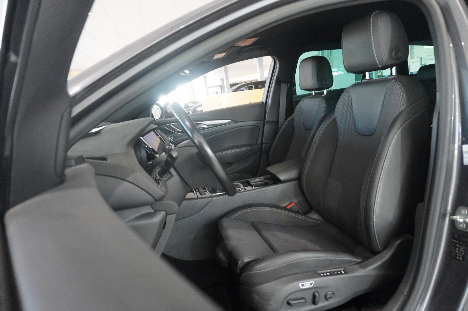 Fahrzeugabbildung Opel Insignia B ST 2.0D BUSINESS NAVI/LED/KAMERA/AHK