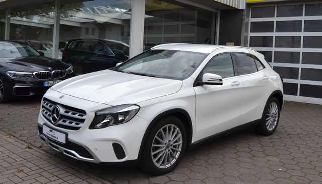 MERCEDES-BENZ GLA180*Kamera*AHK*wenig KM*Tempomat*Automatik*