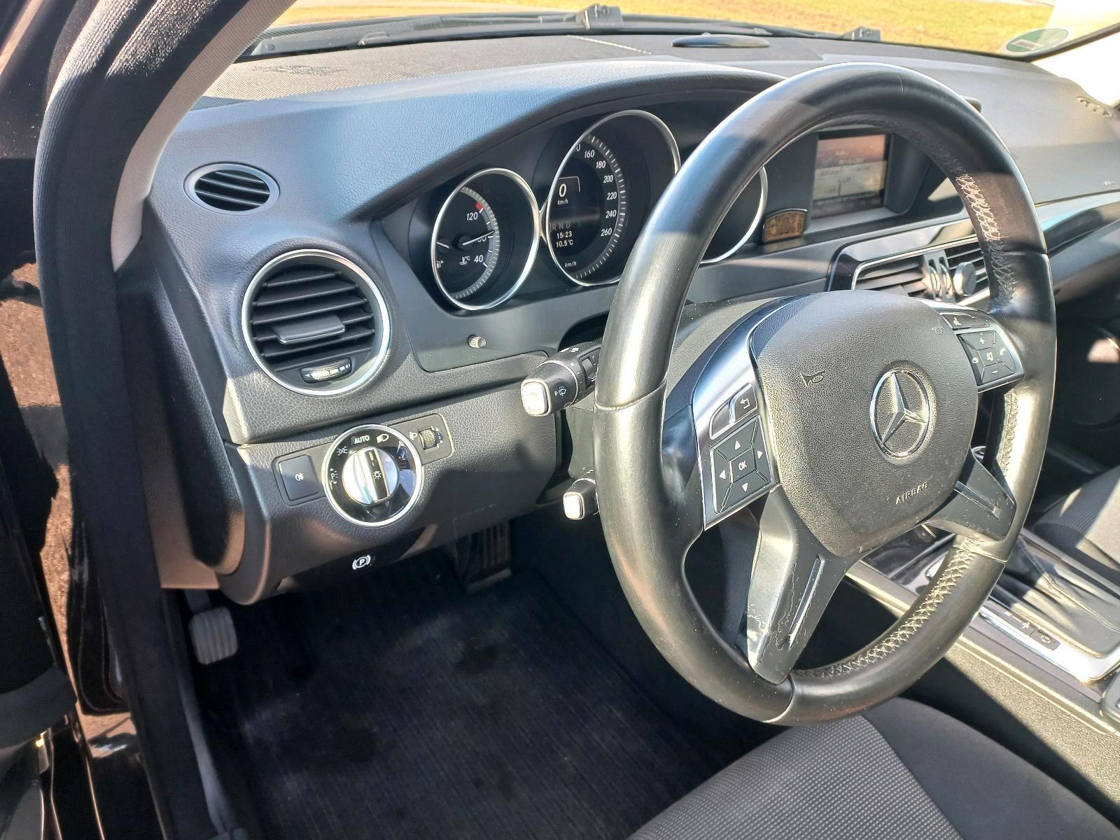 Mercedes-Benz C200 2012 — interior