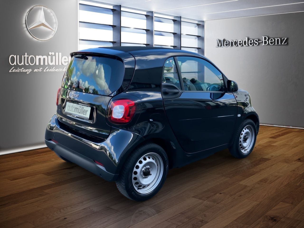 Fahrzeugabbildung Smart smart EQ fortwo AUT Akustikglas KlimaA Navi SHZ