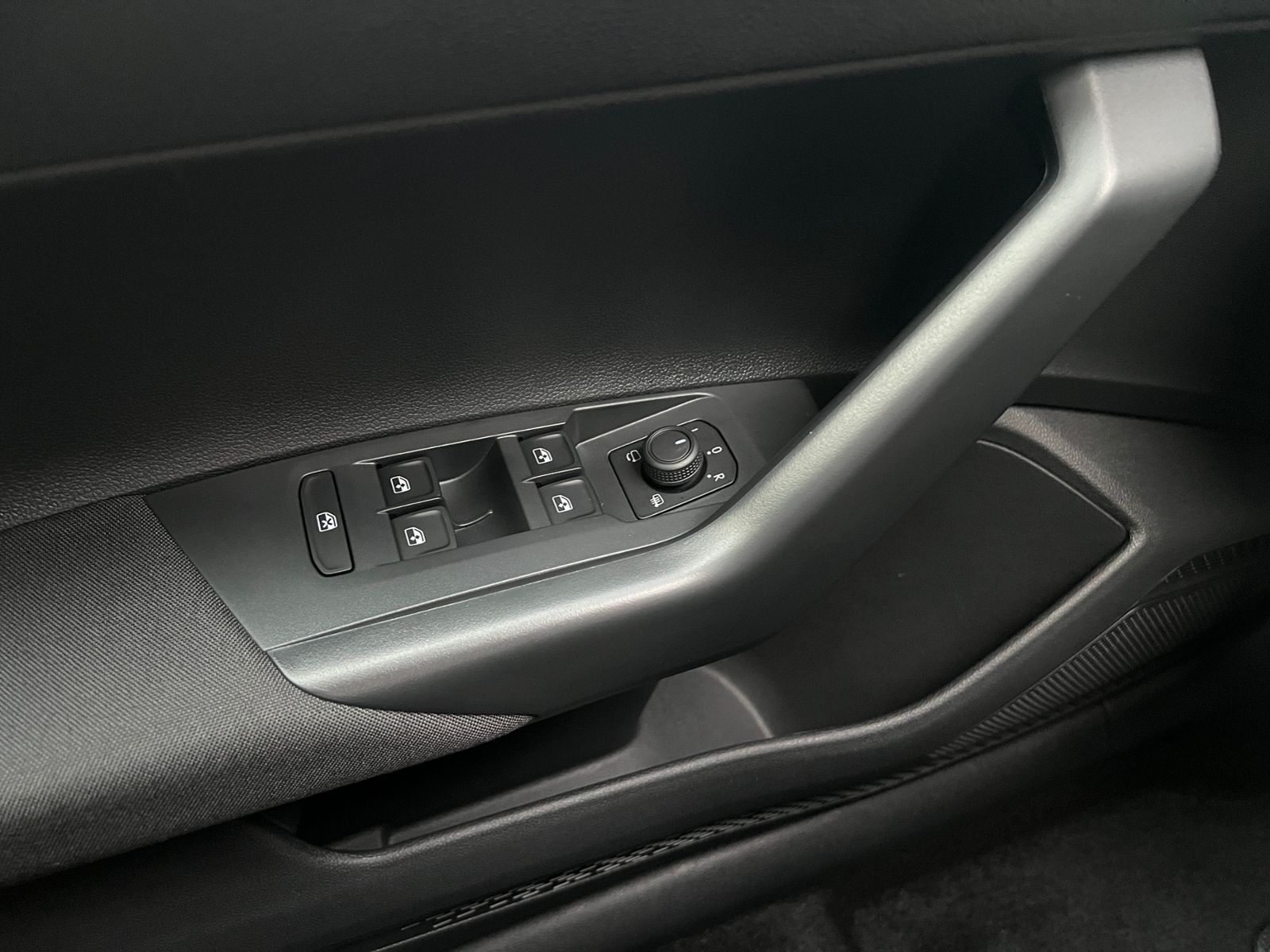 Fahrzeugabbildung Volkswagen Polo Life 1.0 TSI DSG *LED, Klima, App-Connect,