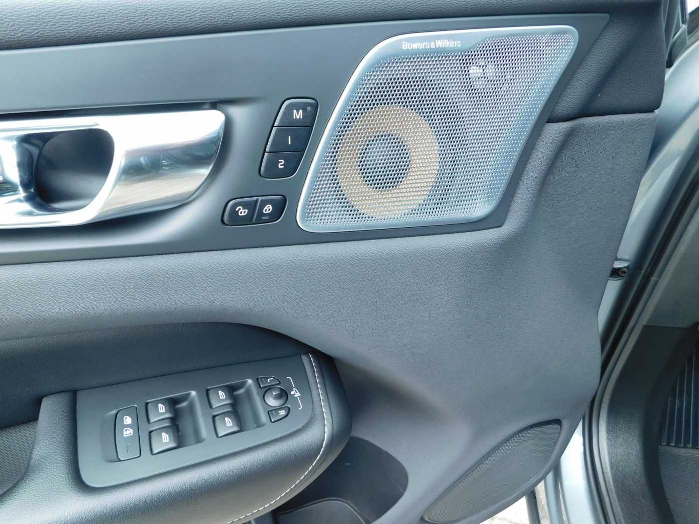 Fahrzeugabbildung Volvo XC60 T8 AWD R-Design 'AHK,22-Zoll