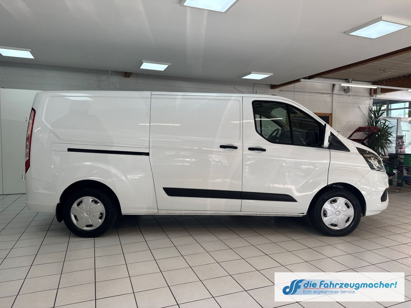 Fahrzeugabbildung Ford Transit Custom Kasten 320 AUTOMATIK L2 Trend 2.0