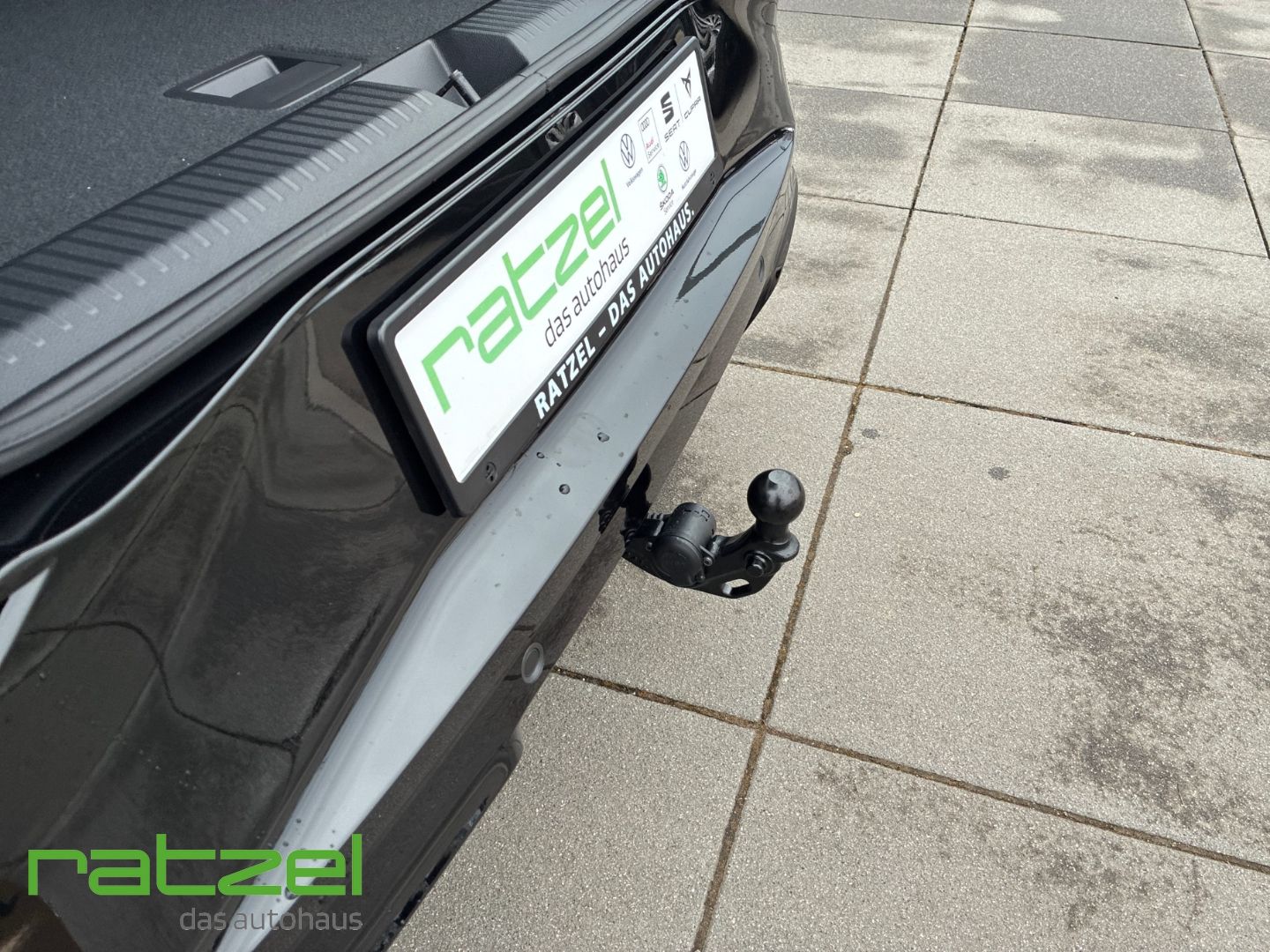 Fahrzeugabbildung Volkswagen T-Roc R-Line 1.5eTSI IQ.Light+Navi+AHK+IQ.Drive