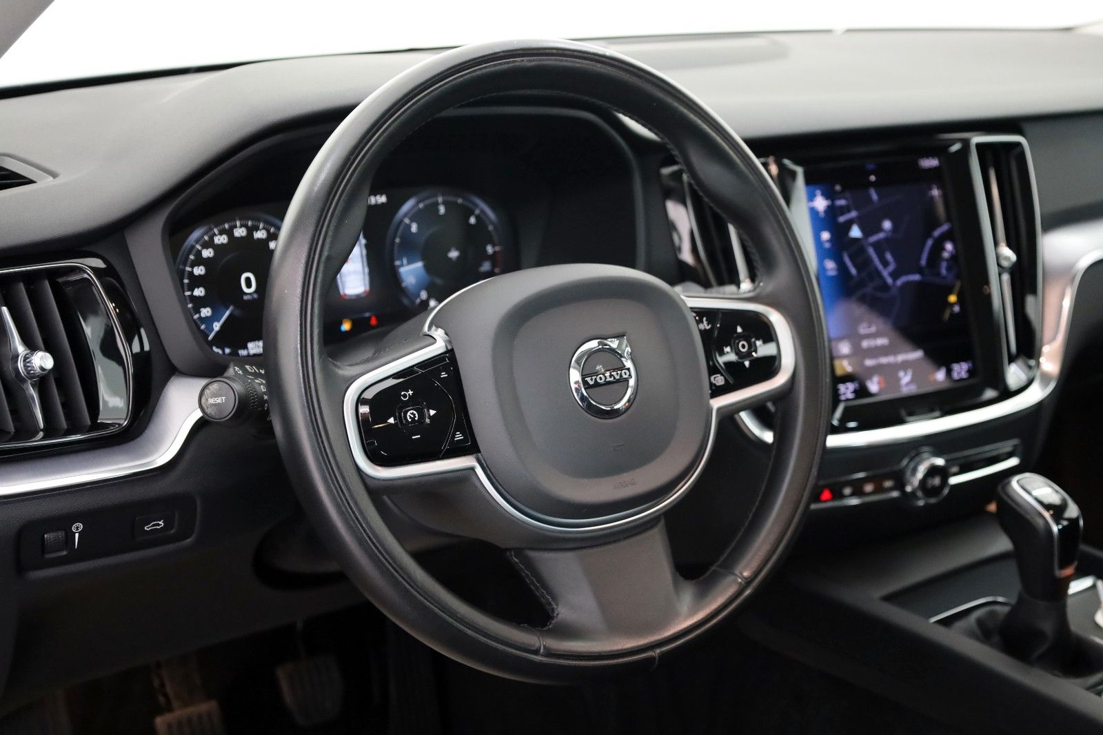 Fahrzeugabbildung Volvo V60 Momentum Pro Navi,LED,Kamera,SH,Tleder,AHK e