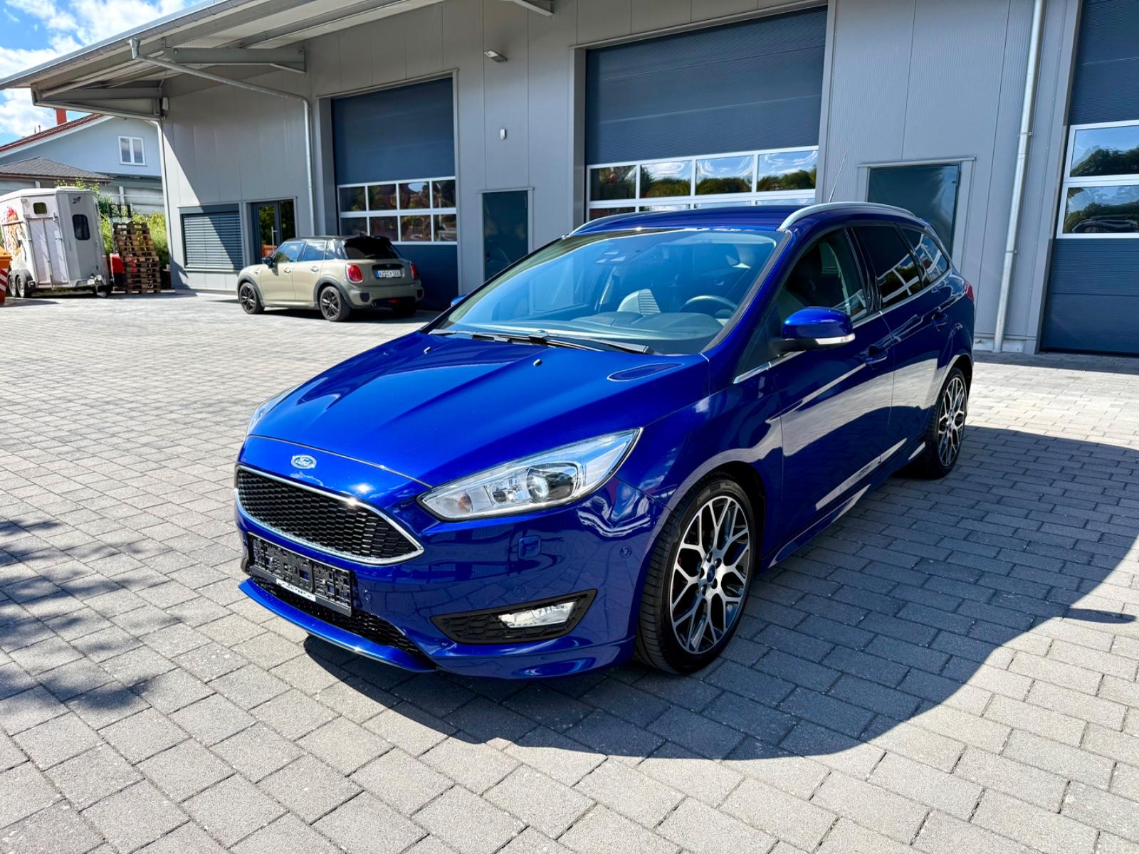 Ford Focus Turnier Titanium ST-Line Xenon/Leder