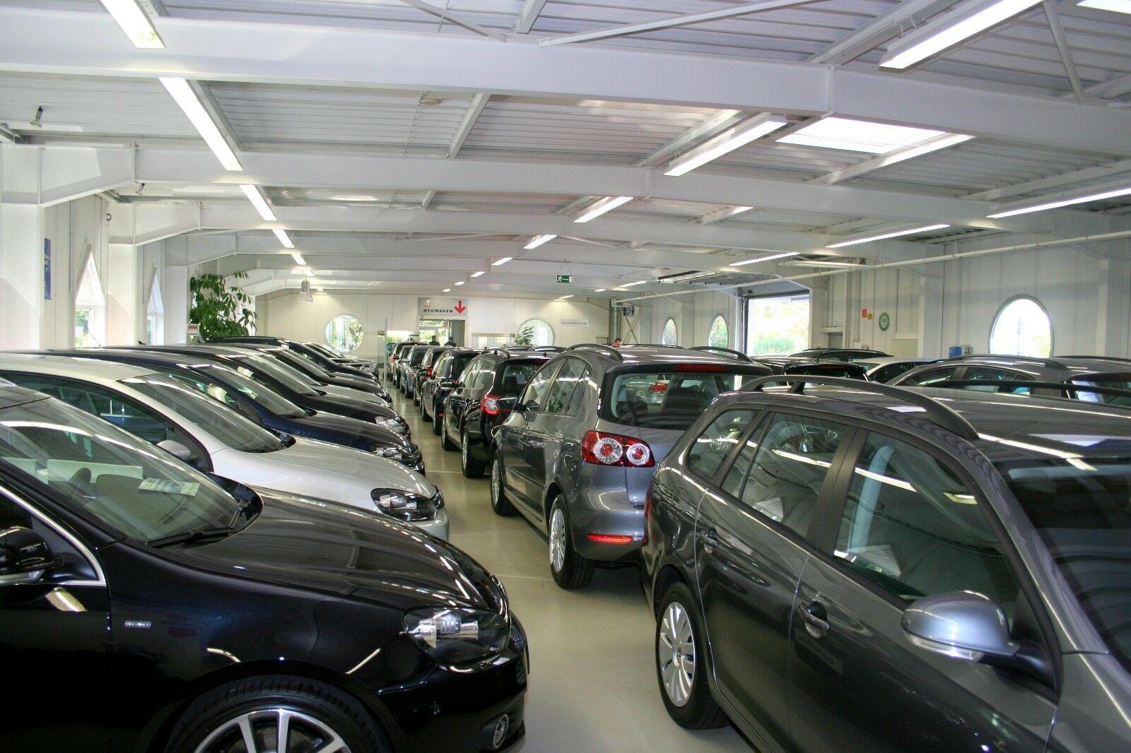 showroom-image-top