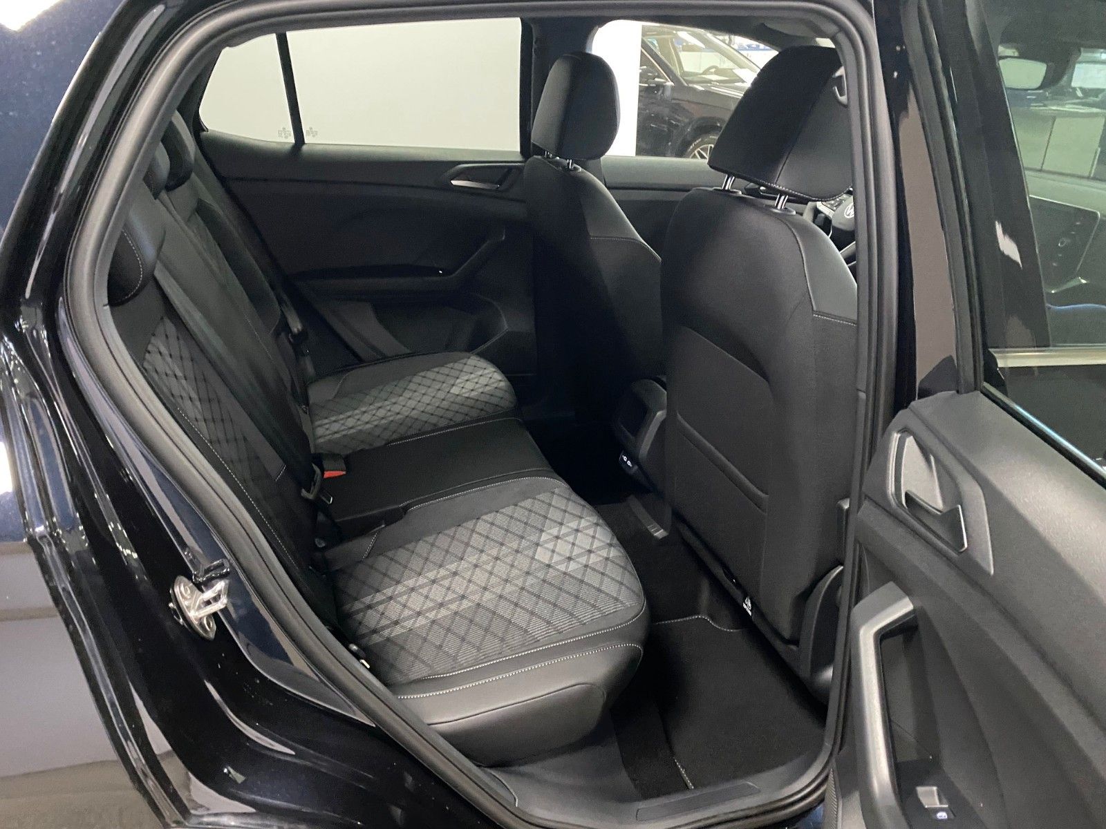 Fahrzeugabbildung Volkswagen T-Cross 1.5 TSI DSG R-Line+2029 GARANTIE+ACC+AHK