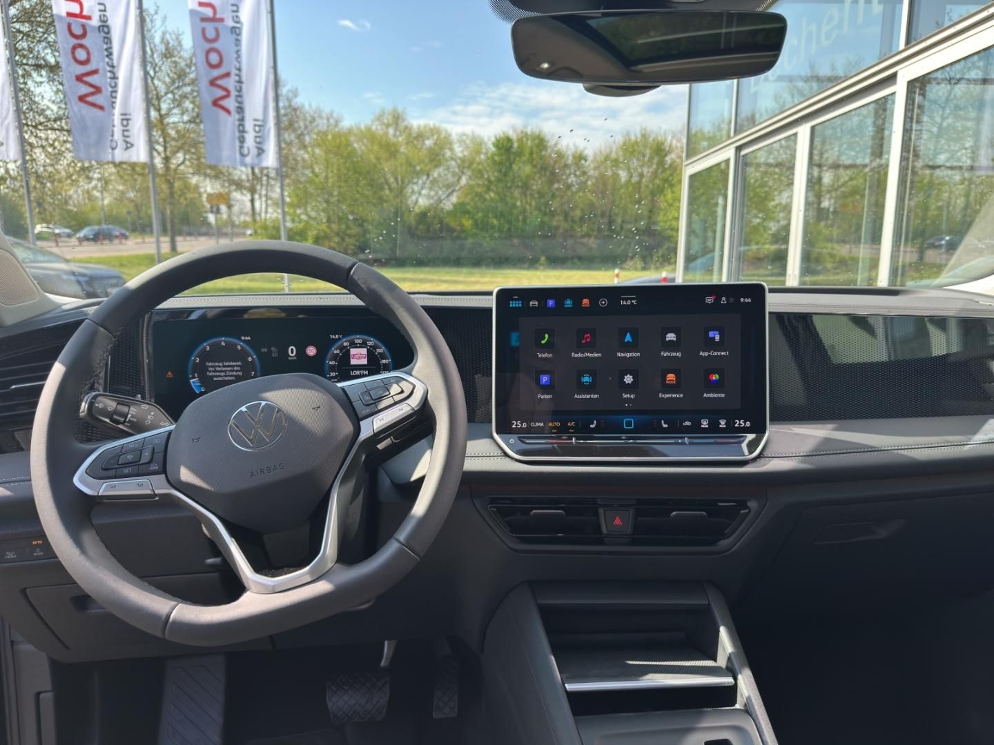 Fahrzeugabbildung Volkswagen Tiguan Life ,DSG,AHK,Pano,LED-Plus,Navi,17"LM,uv