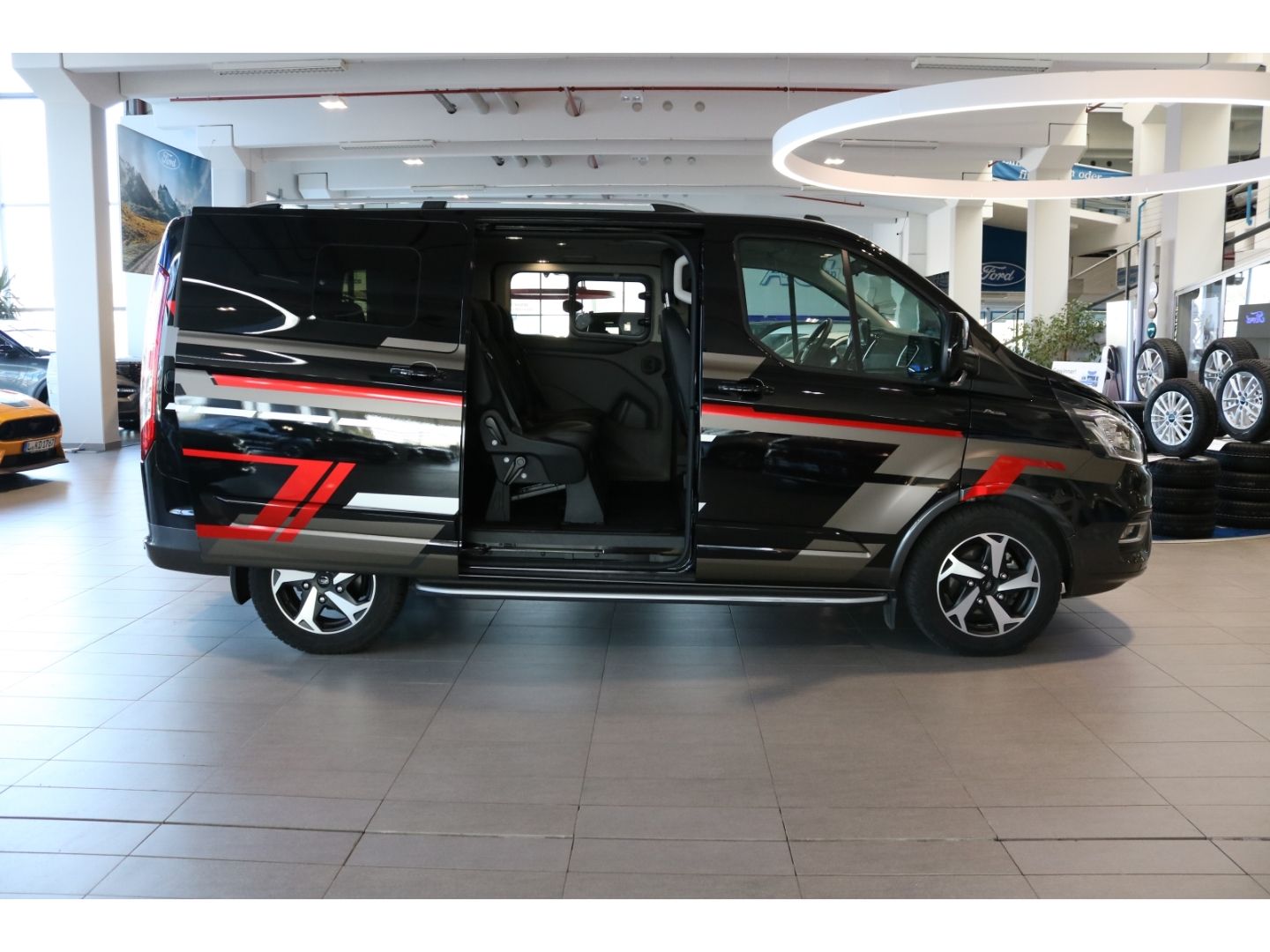Fahrzeugabbildung Ford Tourneo Custom Active L1 AUTOMATIK Tempomat DAB