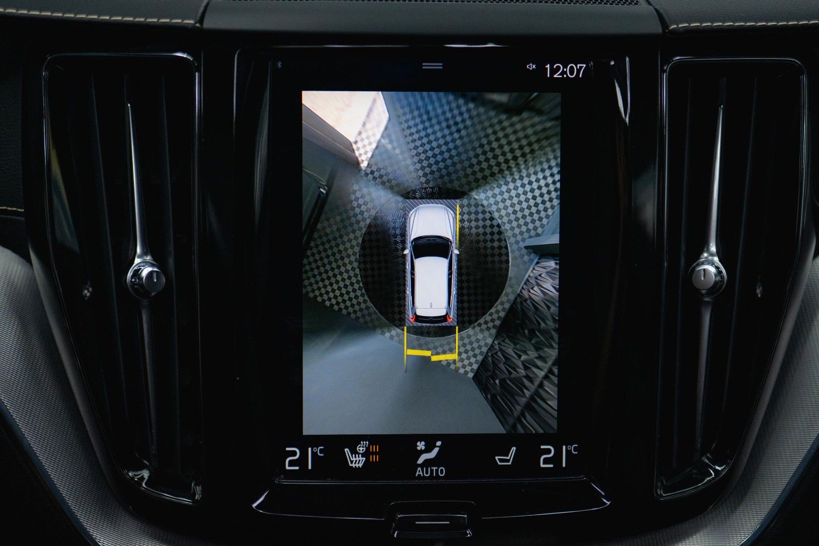 Fahrzeugabbildung Volvo XC60 R Design AWD | ACC | Pano | B&W | LED | 21`