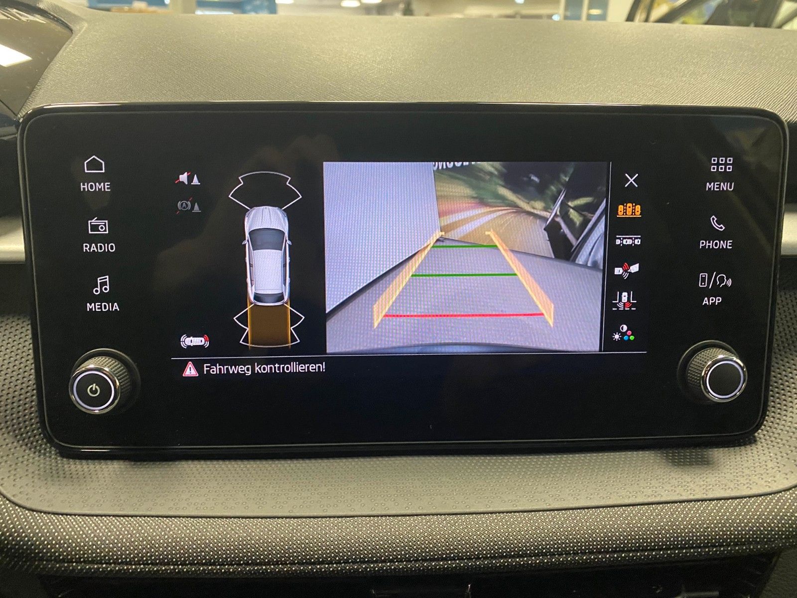 Fahrzeugabbildung SKODA Fabia 1.0 TSI DSG Selection+GARANTIE 2030 100tKM