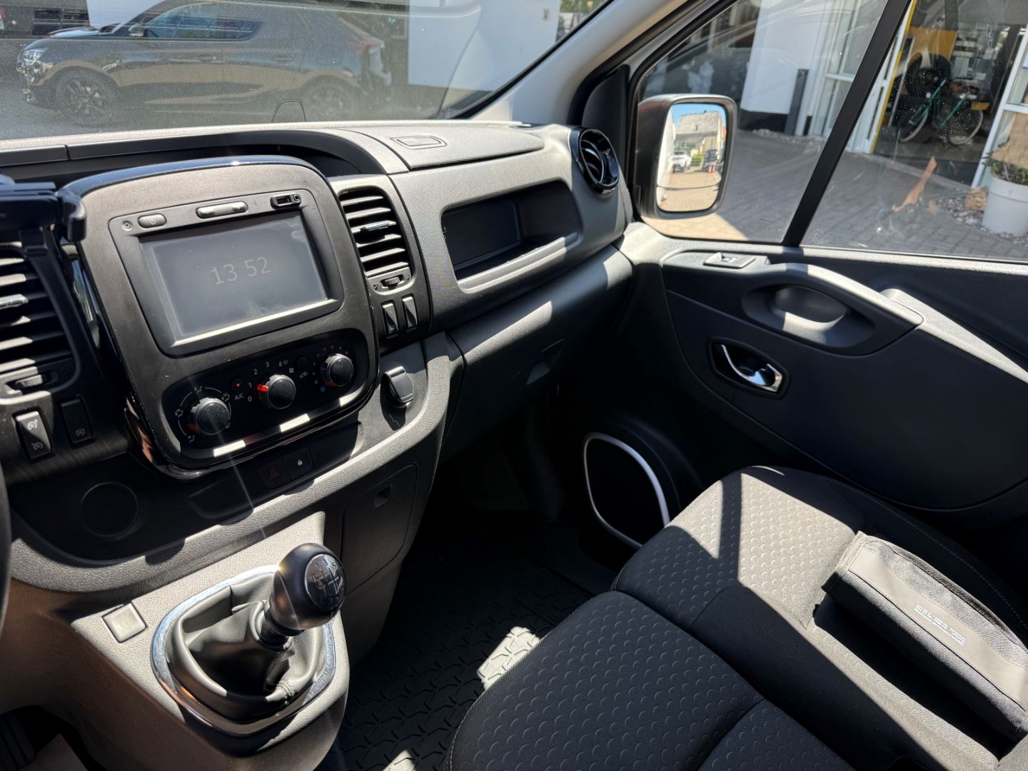 Fahrzeugabbildung Opel Vivaro B Kasten L2H1 Regalsystem+Kamera+AHK