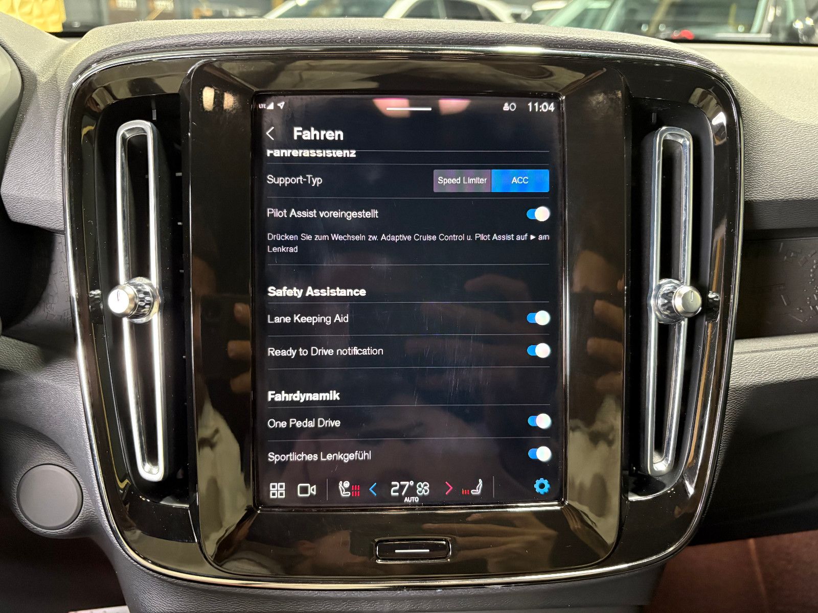 Fahrzeugabbildung Volvo XC 40 Core Plus Recharge Electric/KAMERA/CARPLAY