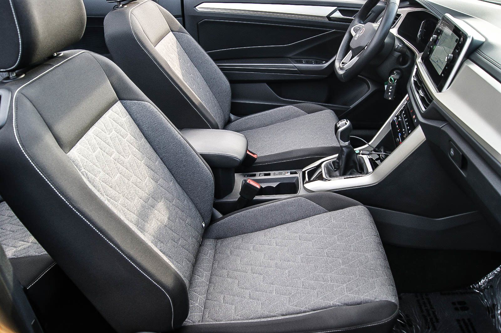Fahrzeugabbildung Volkswagen T-Roc Cabriolet Move IQ-LIGHT KAMERA E-VERDECK