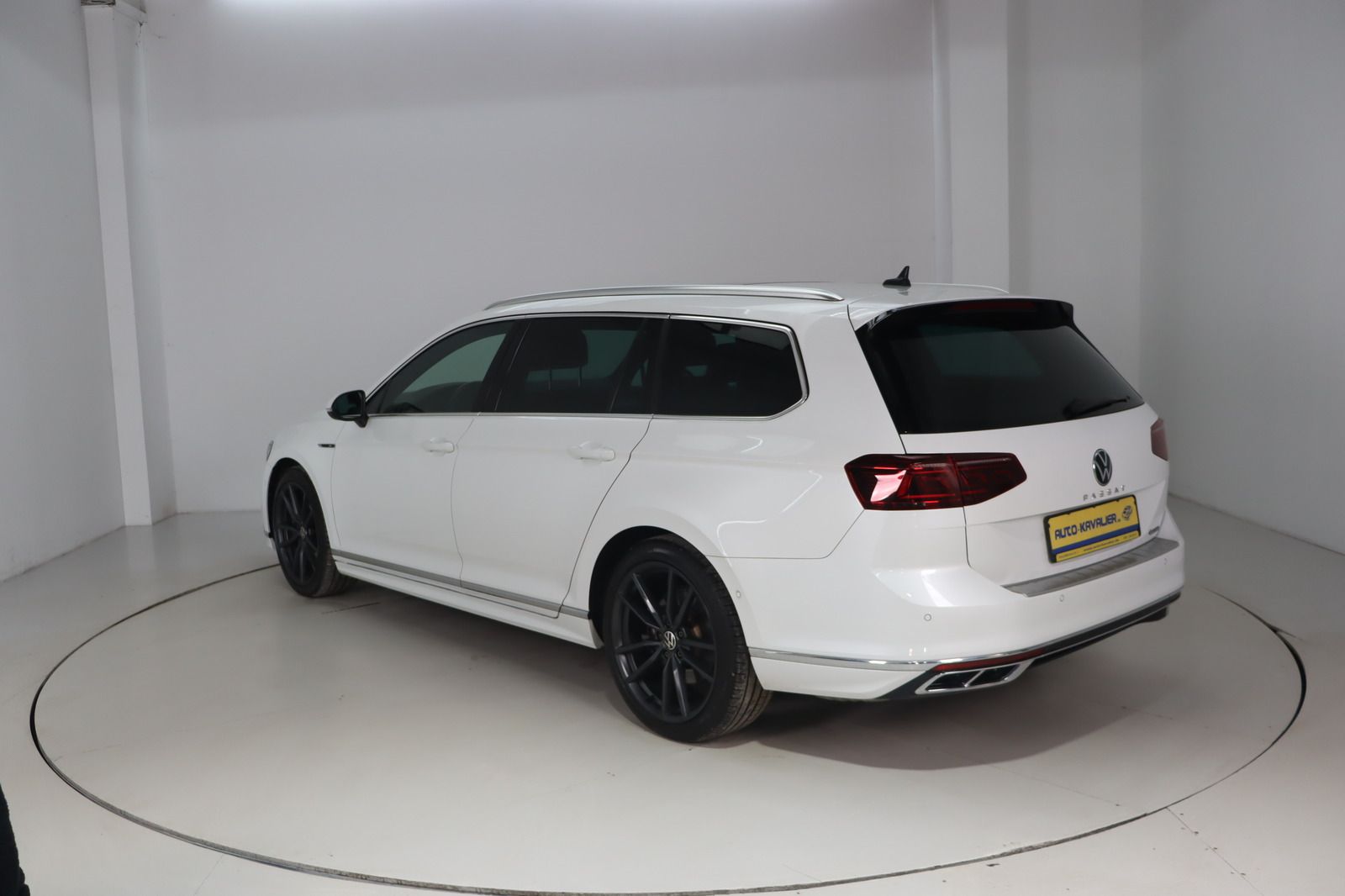 Fahrzeugabbildung Volkswagen Passat Variant 2.0 TSI R-Line 4Motion