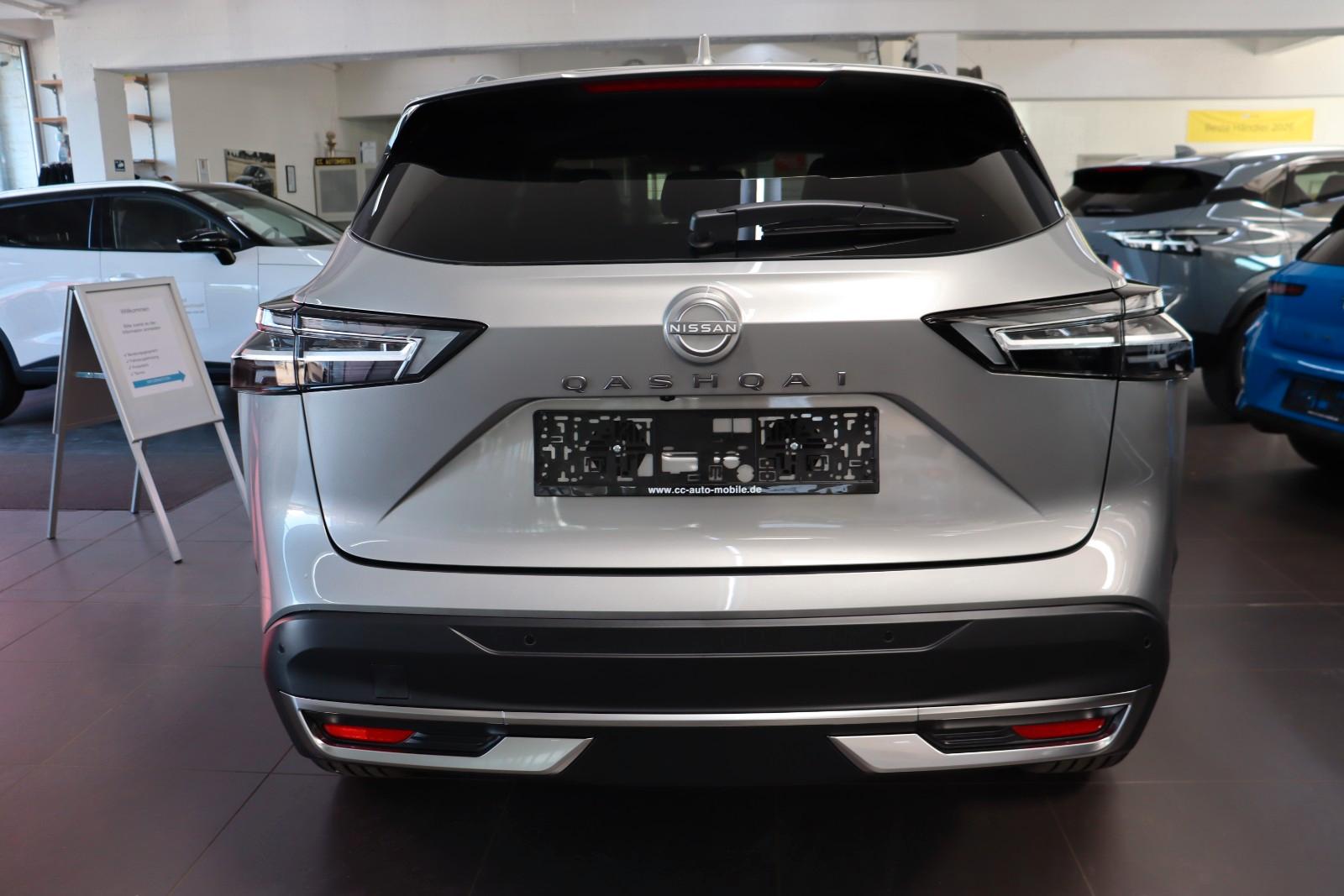 Nissan Qashqai 1.3 AT N-Connecta PANO,LED,TLeder SOFORT